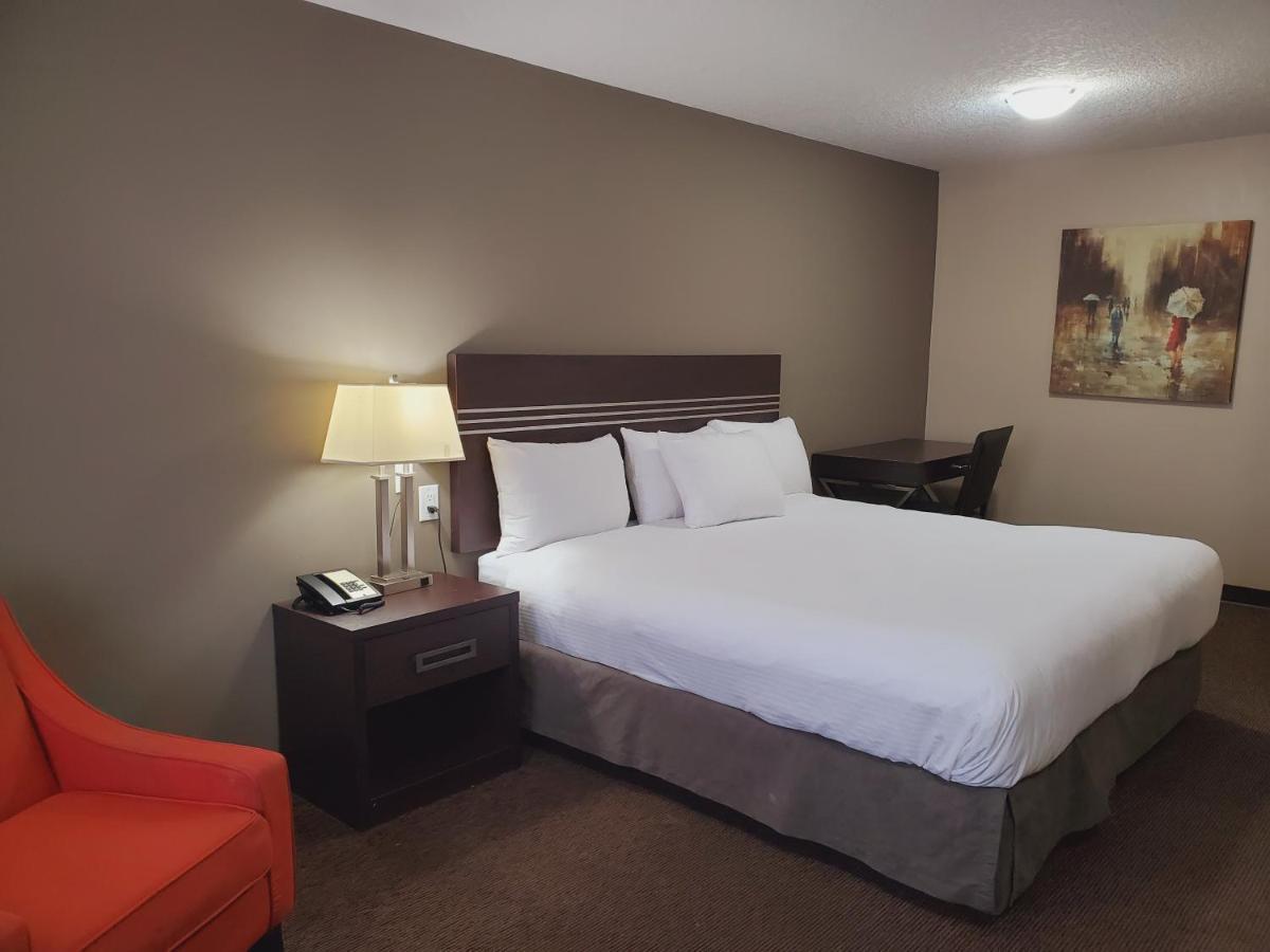 Royal Lodge Edmonton Bagian luar foto
