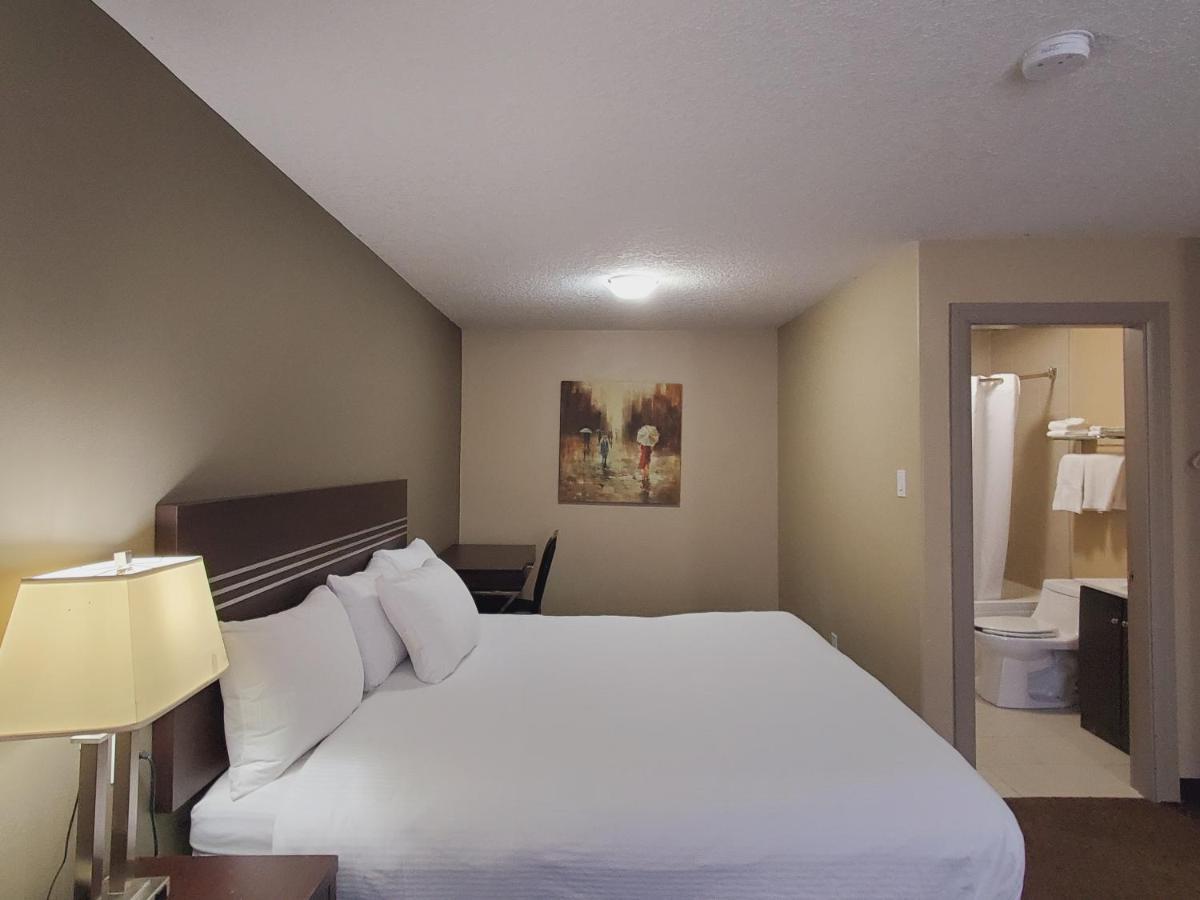 Royal Lodge Edmonton Bagian luar foto
