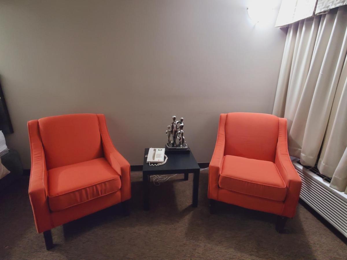 Royal Lodge Edmonton Bagian luar foto