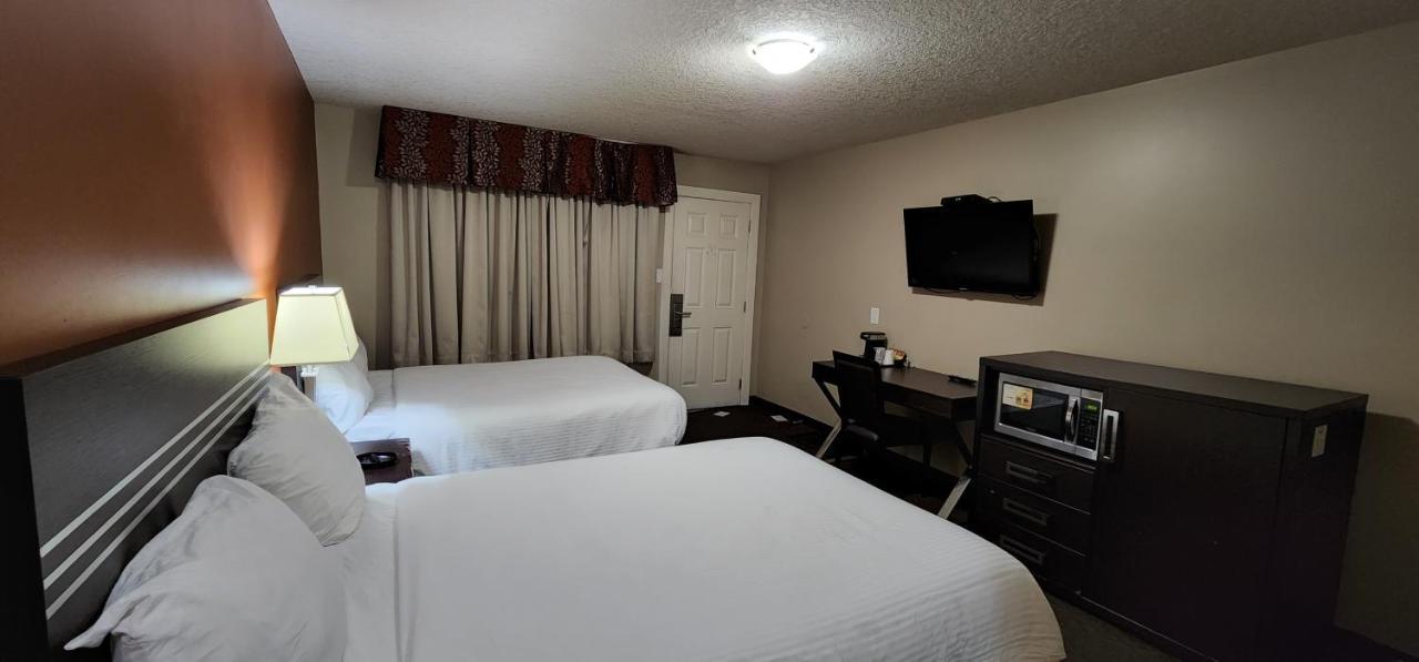 Royal Lodge Edmonton Bagian luar foto