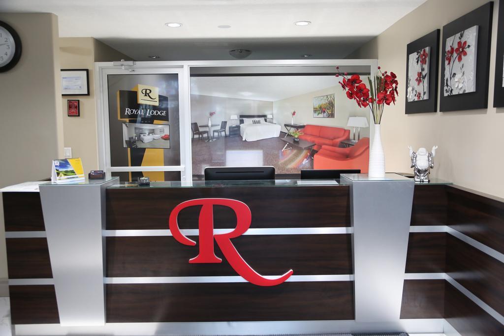 Royal Lodge Edmonton Bagian luar foto