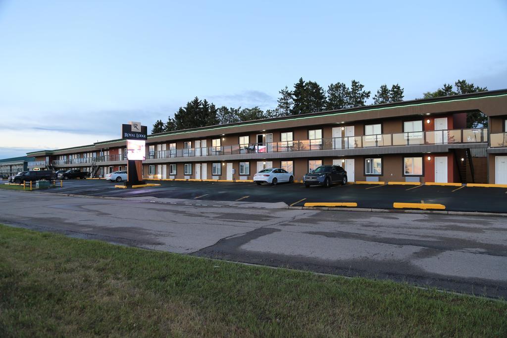 Royal Lodge Edmonton Bagian luar foto