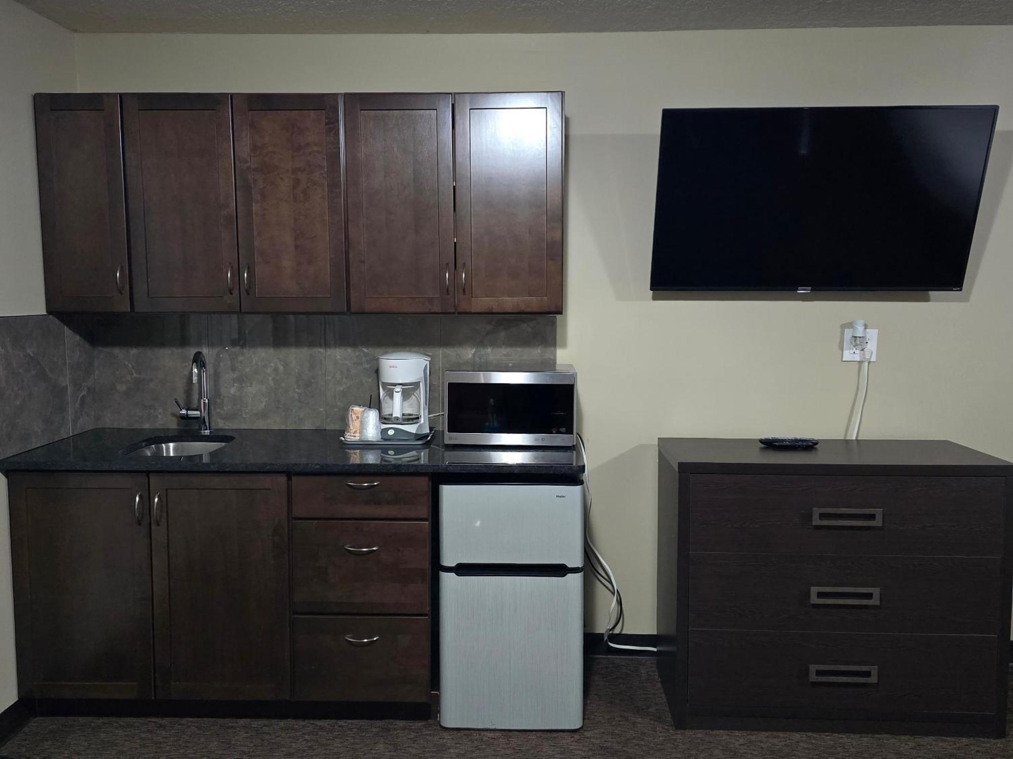 Royal Lodge Edmonton Bagian luar foto