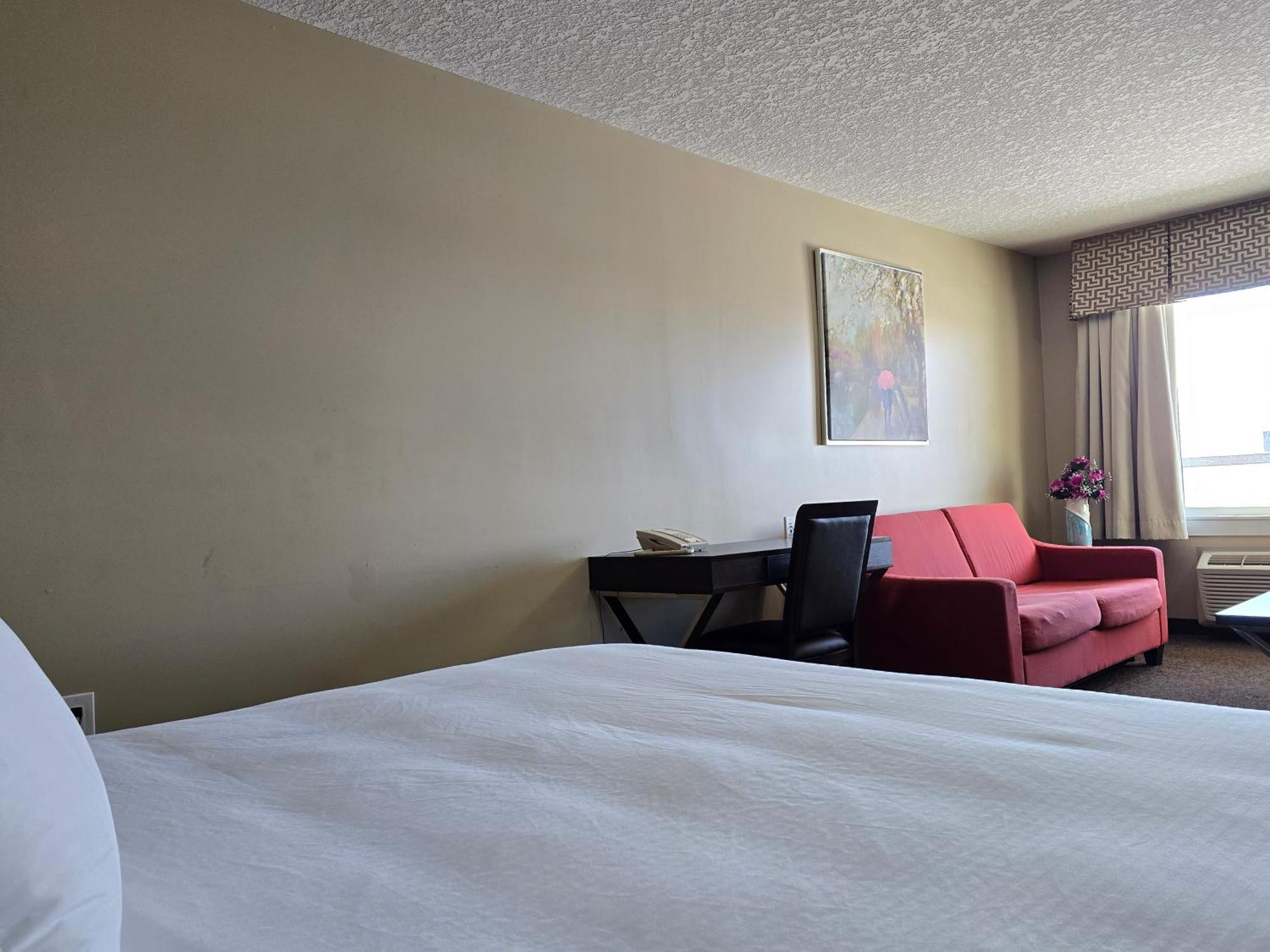 Royal Lodge Edmonton Bagian luar foto