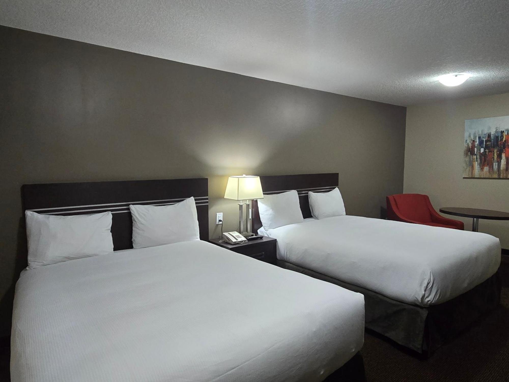 Royal Lodge Edmonton Bagian luar foto