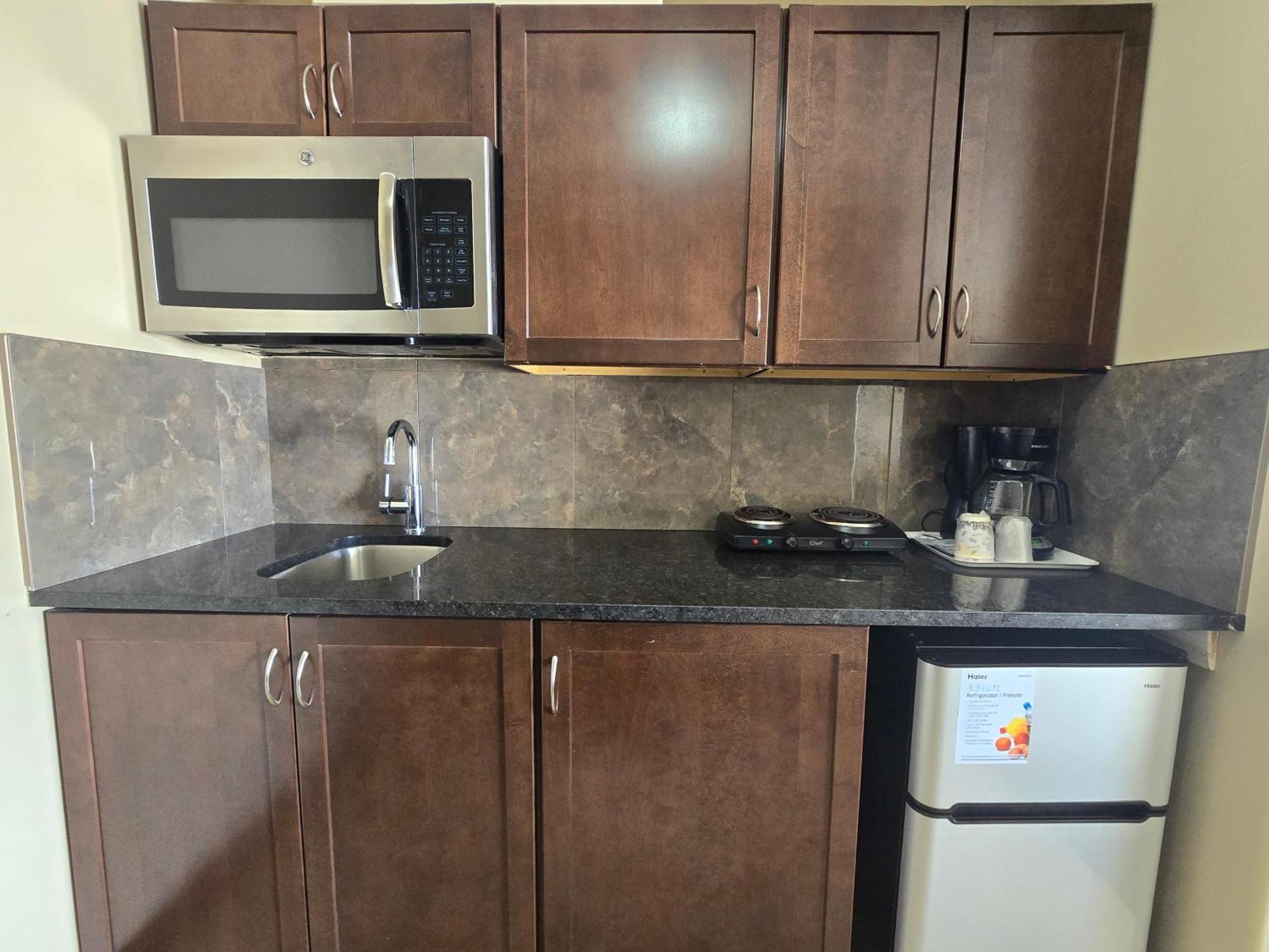 Royal Lodge Edmonton Bagian luar foto