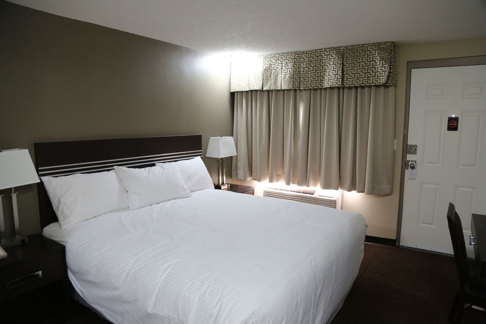 Royal Lodge Edmonton Bagian luar foto