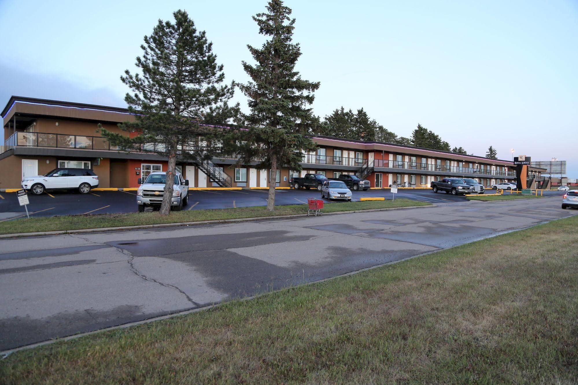Royal Lodge Edmonton Bagian luar foto