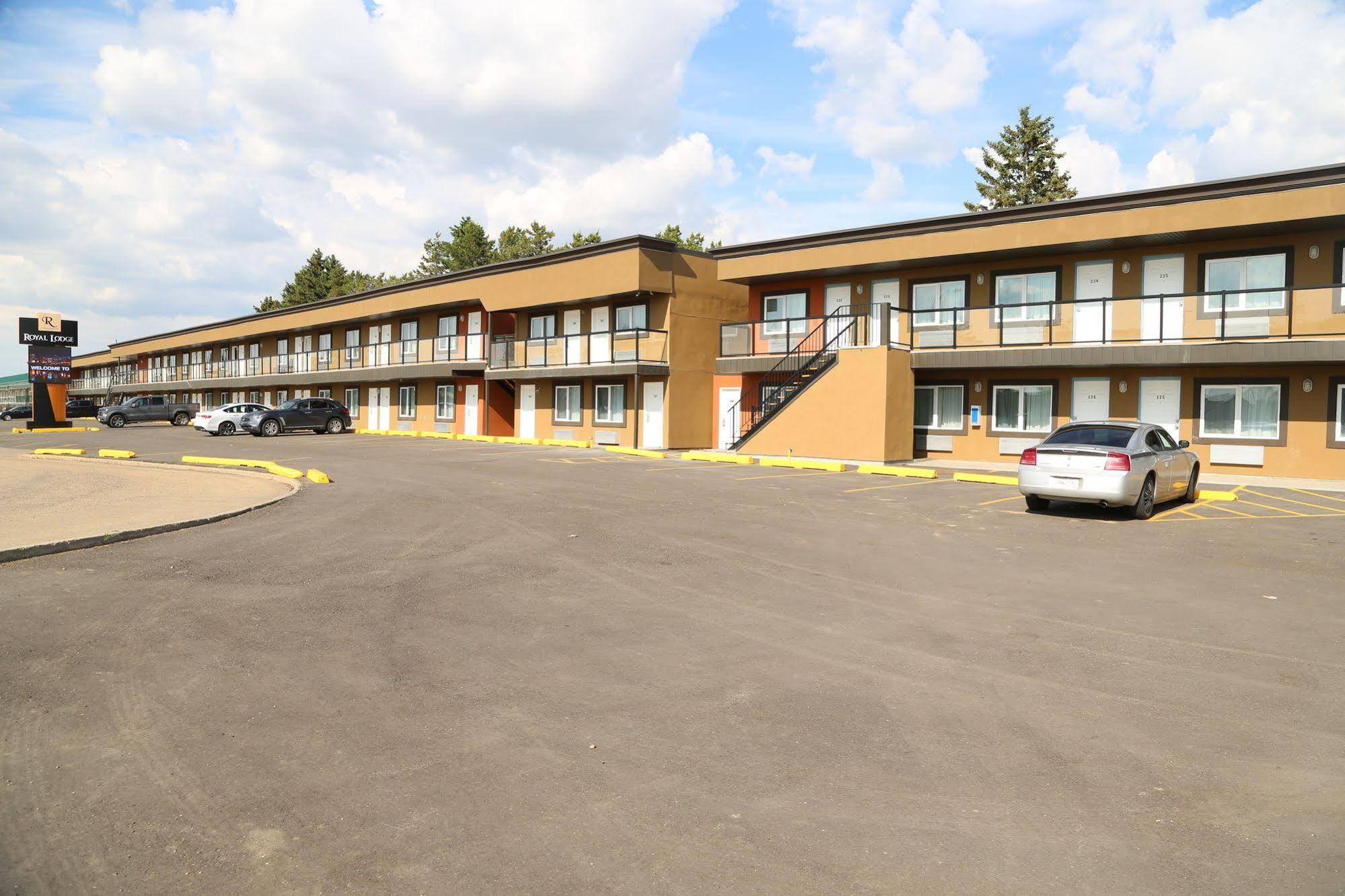 Royal Lodge Edmonton Bagian luar foto