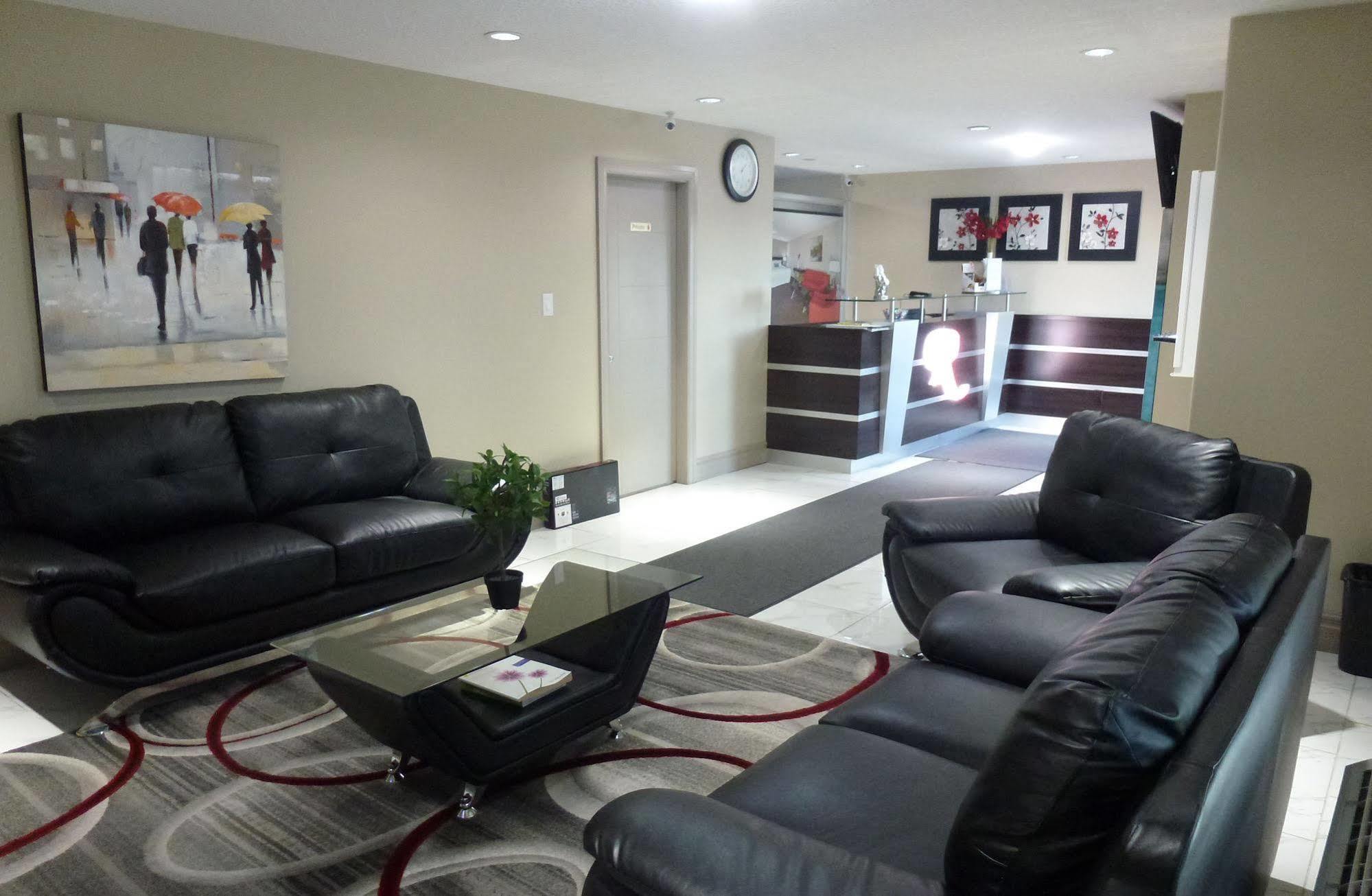 Royal Lodge Edmonton Bagian luar foto