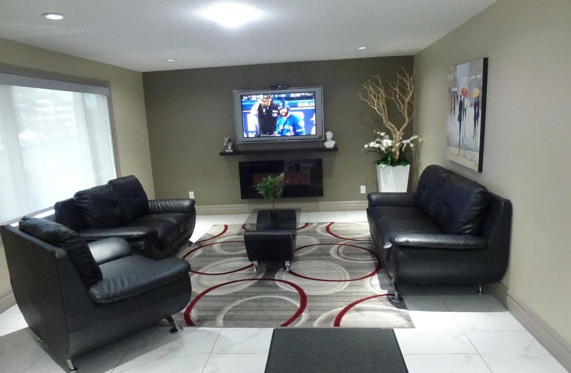 Royal Lodge Edmonton Bagian luar foto