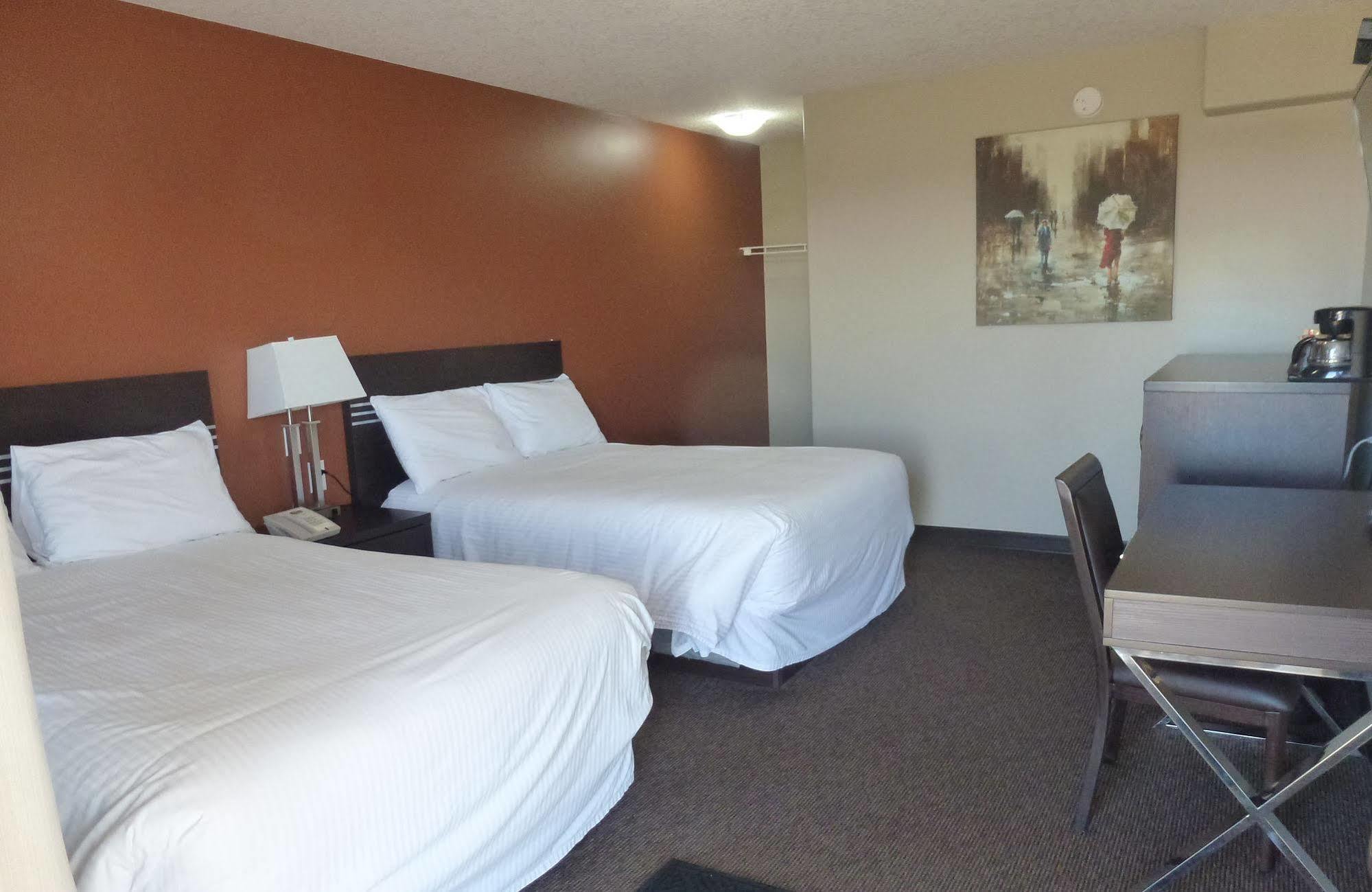 Royal Lodge Edmonton Bagian luar foto