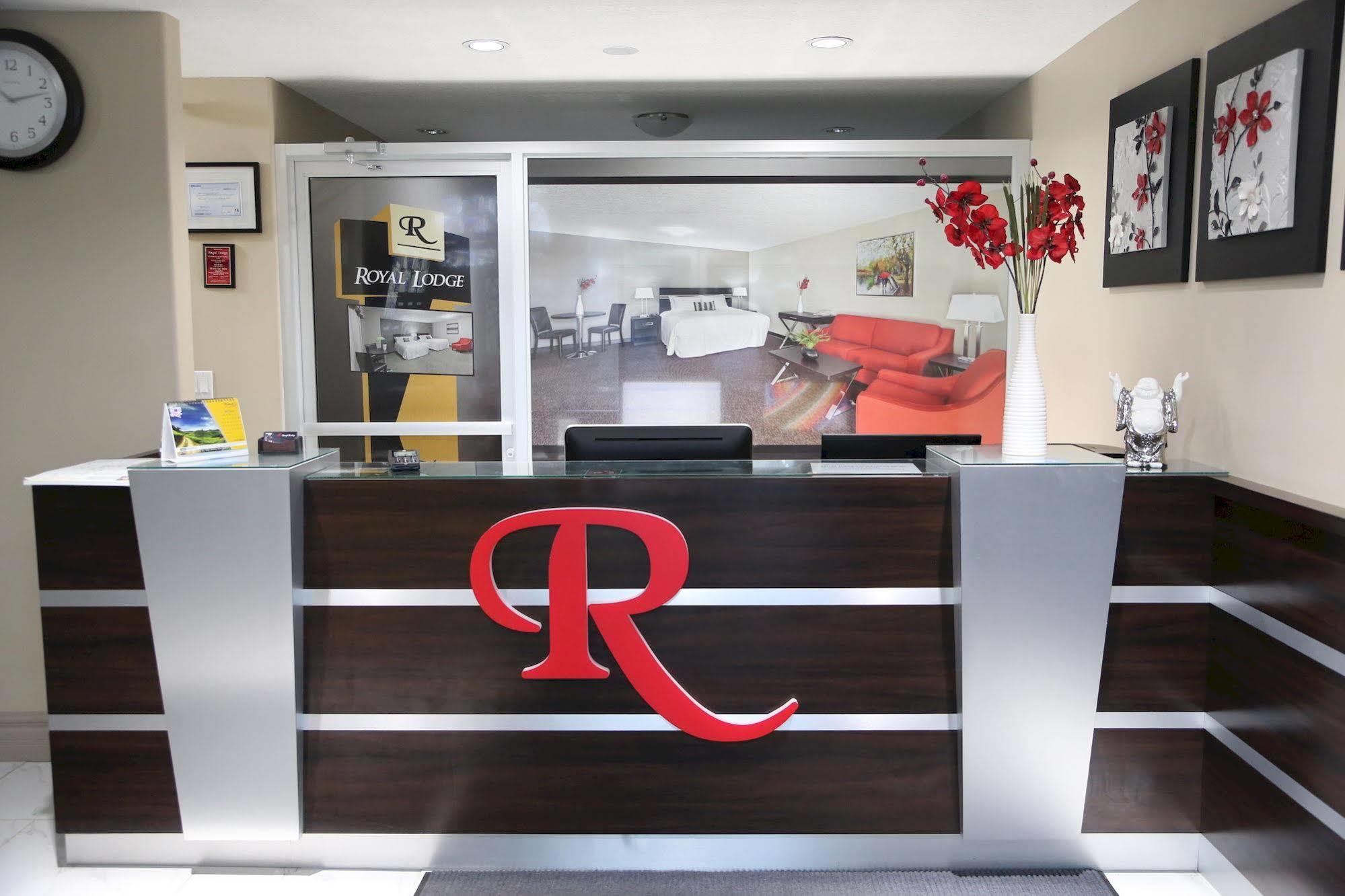 Royal Lodge Edmonton Bagian luar foto