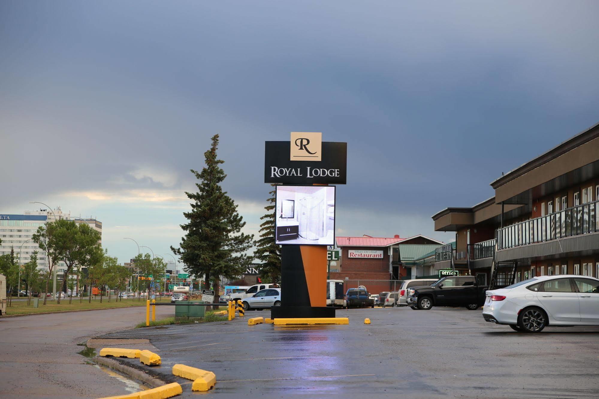 Royal Lodge Edmonton Bagian luar foto