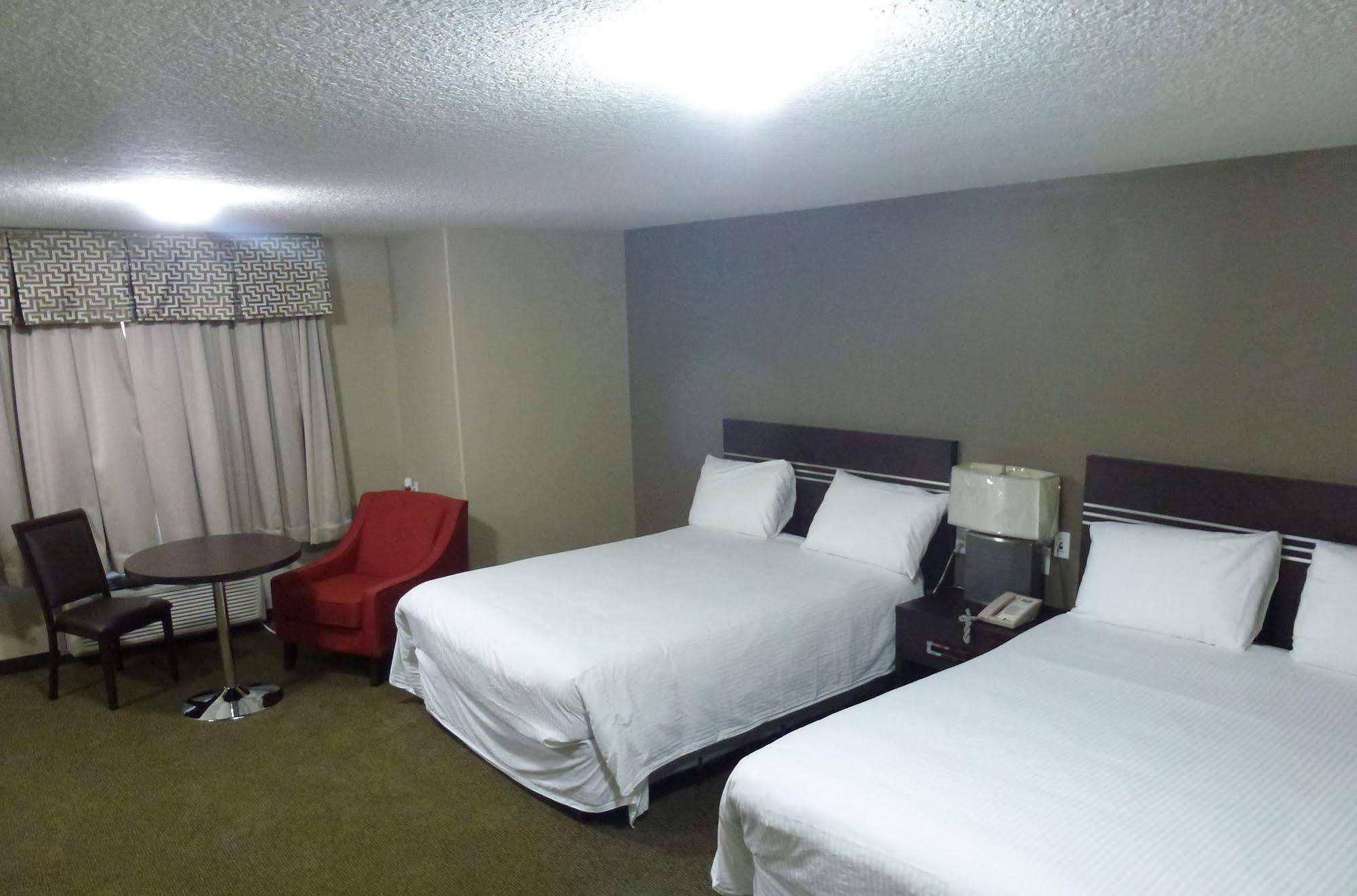Royal Lodge Edmonton Bagian luar foto