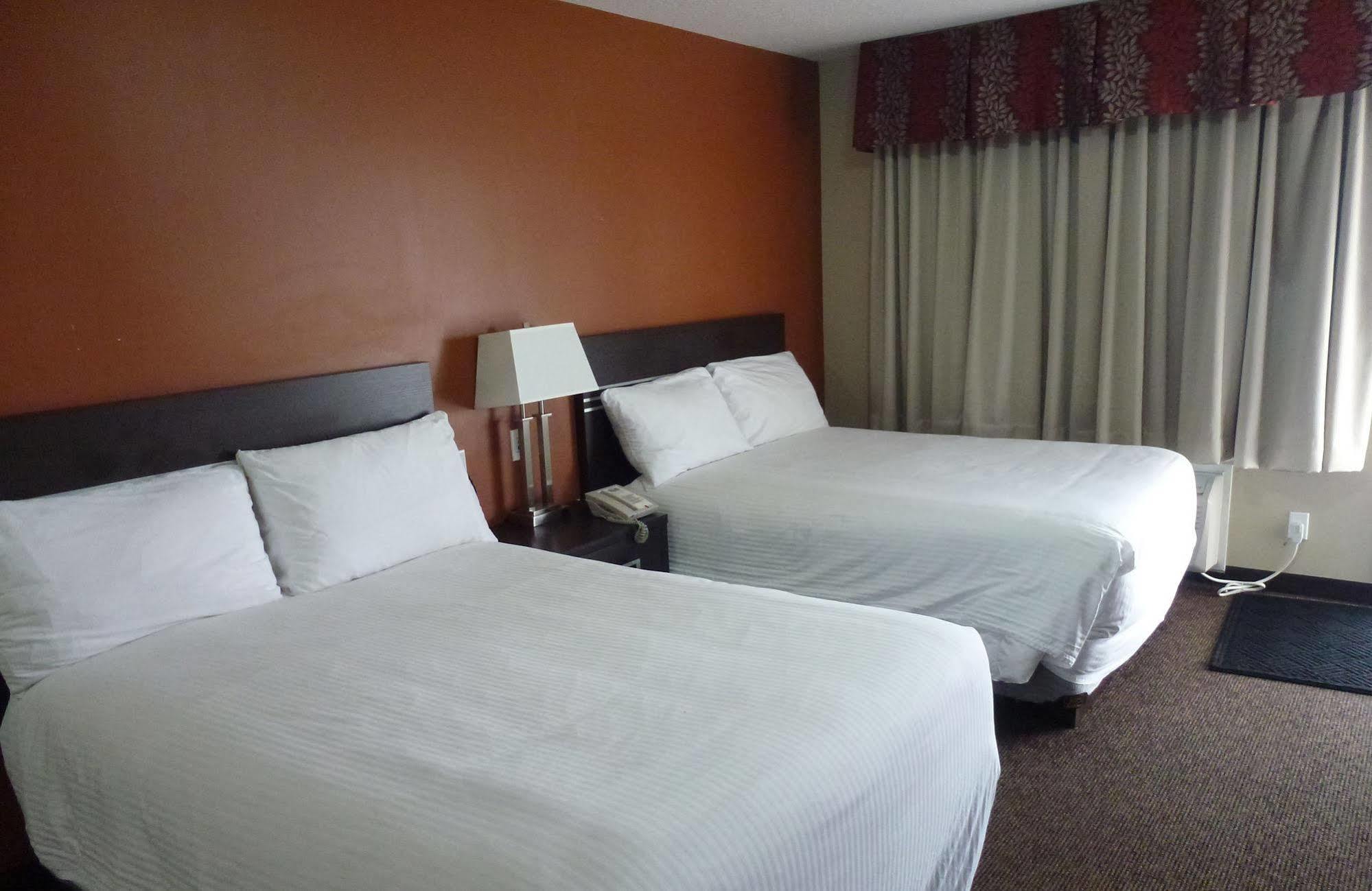 Royal Lodge Edmonton Bagian luar foto