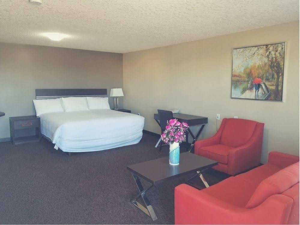 Royal Lodge Edmonton Bagian luar foto
